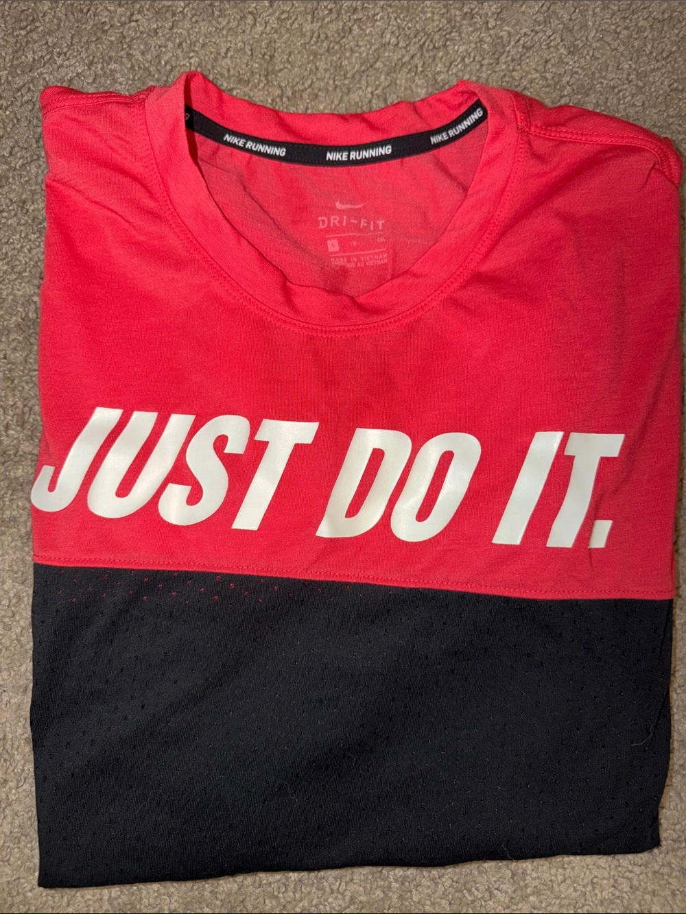 Nike Women’s Red and Black 'Just Do It.' Running Tee Small